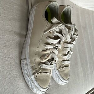 Converse Leather Chuck Taylor II cream  US7.5 EU38 women’s
